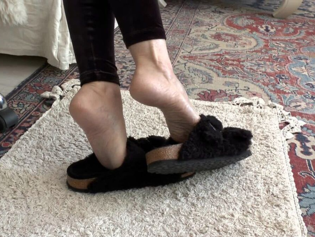 Schuhspiel schwarze Fell Slippers