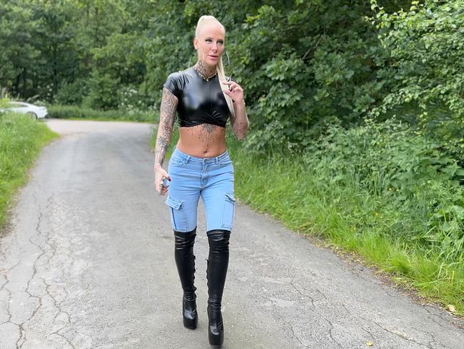 JEANS UND STIEFEL GIRL