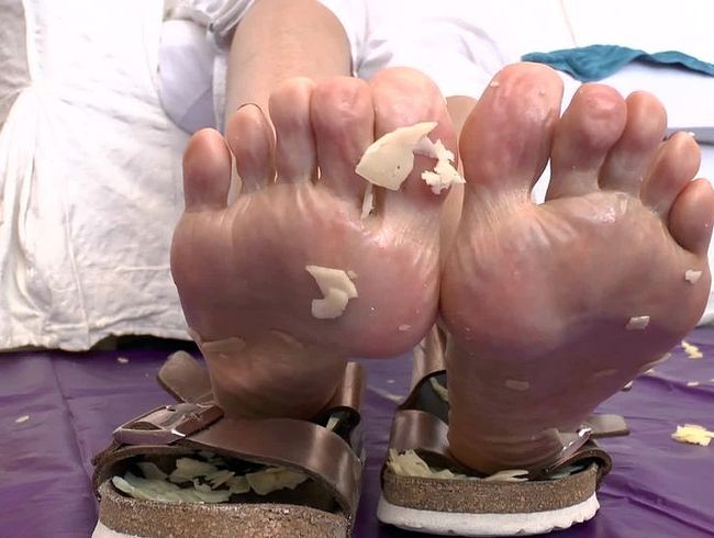 Schwitzende, extrem käsige Füße mit Fußkäse, Teil 2