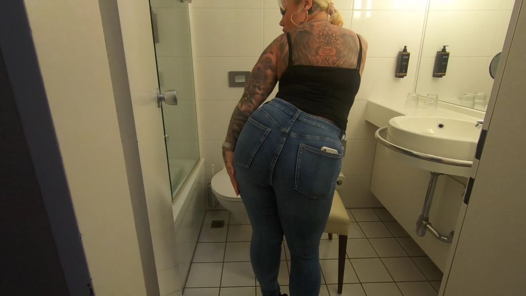 USER FILMT ALLES IN DIE JEANS GEPISST live im Hotelzimmer