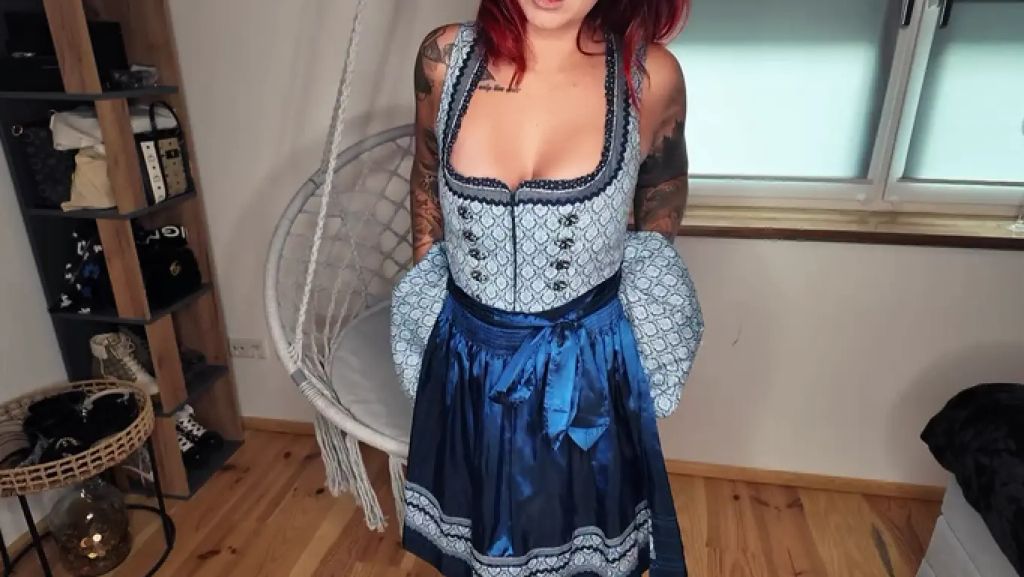 Geiles Oktoberfest !! Im Dirndl